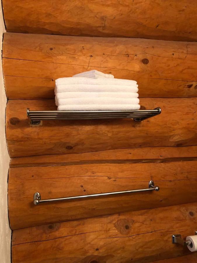 Cariboo Log Guest House Lac La Hache Exterior foto
