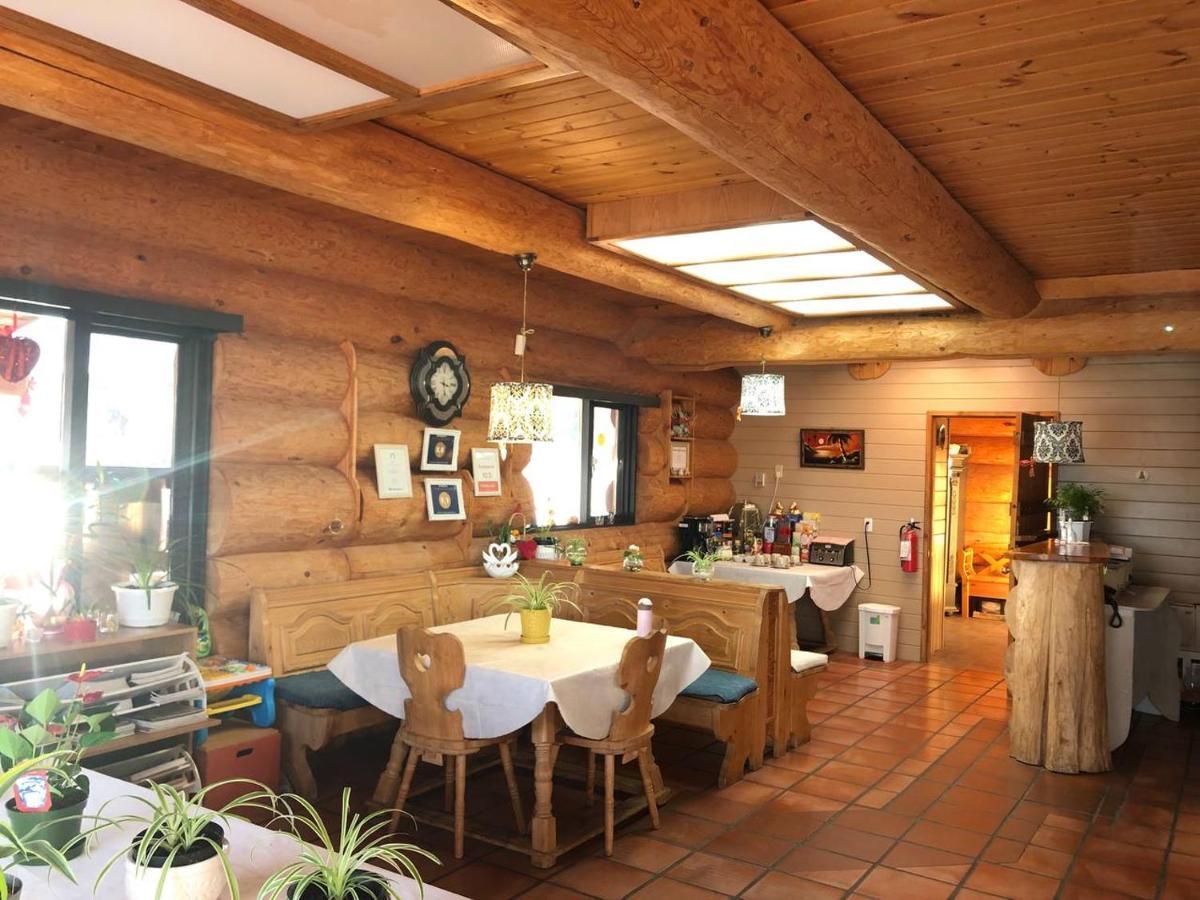 Cariboo Log Guest House Lac La Hache Exterior foto