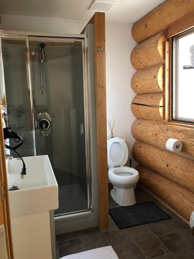 Cariboo Log Guest House Lac La Hache Exterior foto