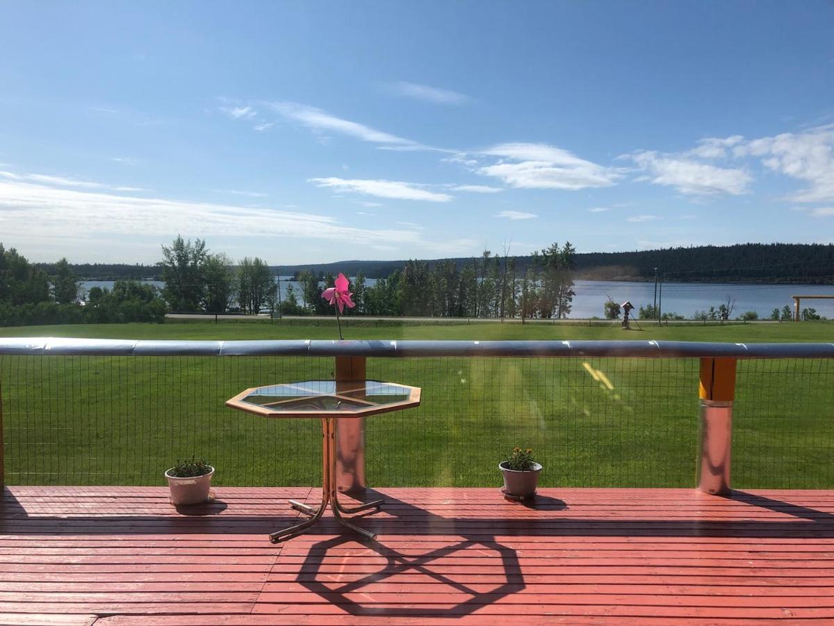 Cariboo Log Guest House Lac La Hache Exterior foto