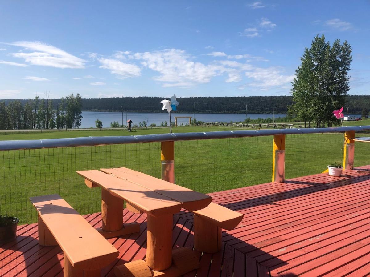 Cariboo Log Guest House Lac La Hache Exterior foto