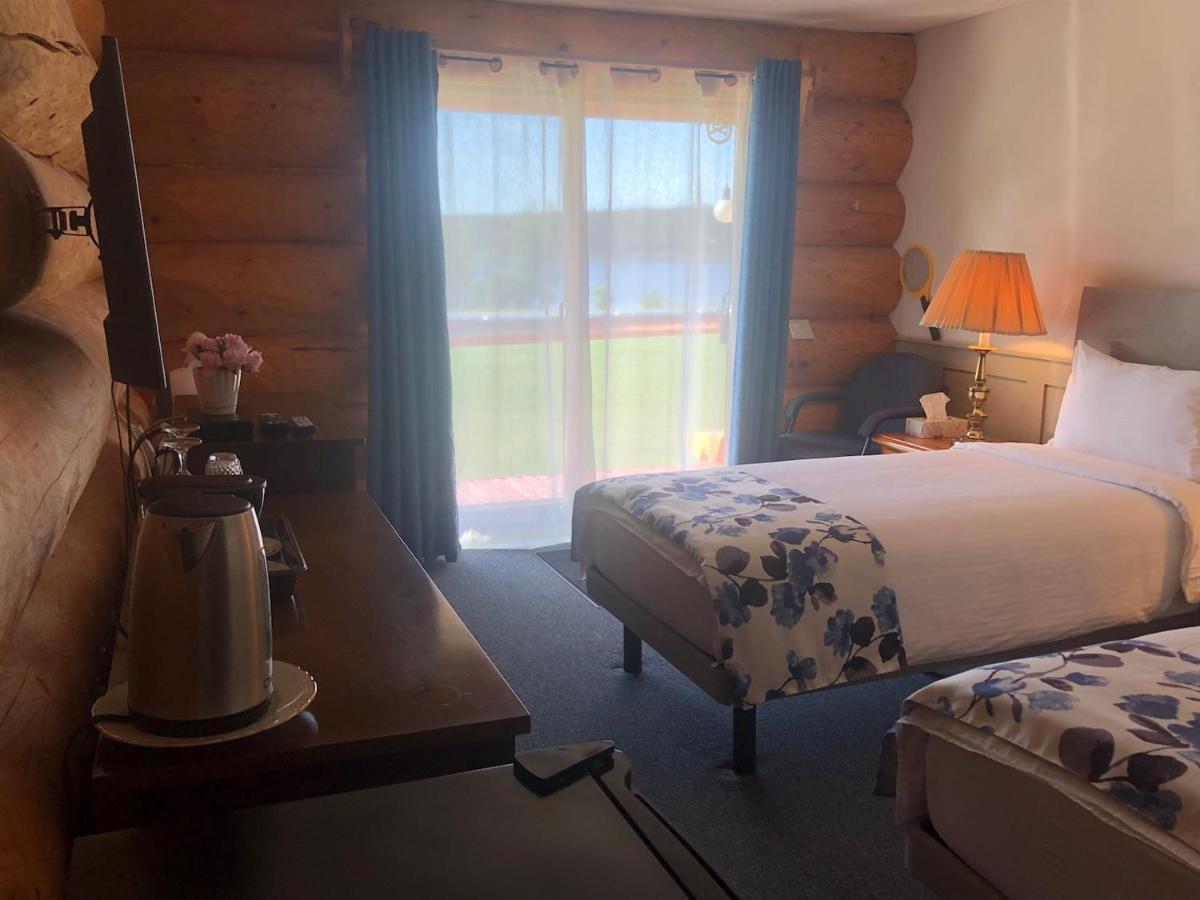 Cariboo Log Guest House Lac La Hache Exterior foto