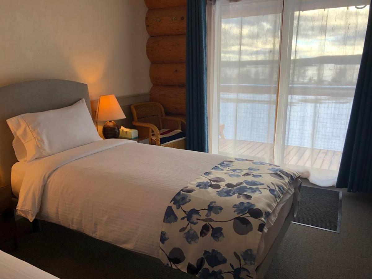 Cariboo Log Guest House Lac La Hache Exterior foto