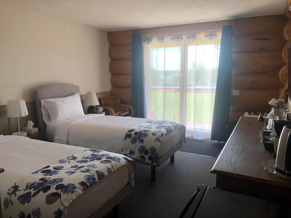 Cariboo Log Guest House Lac La Hache Exterior foto