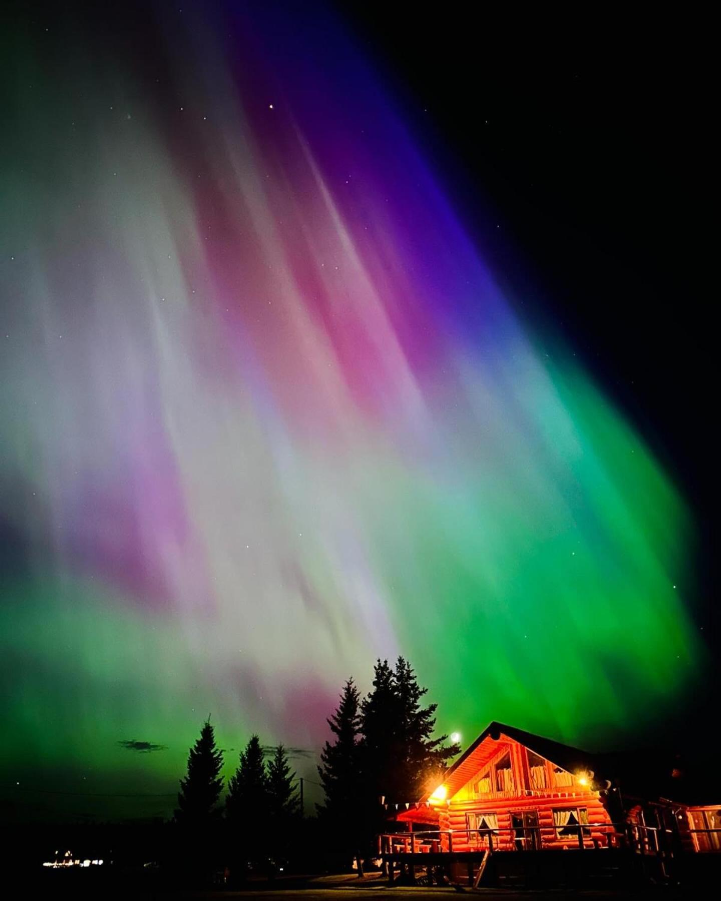 Cariboo Log Guest House Lac La Hache Exterior foto